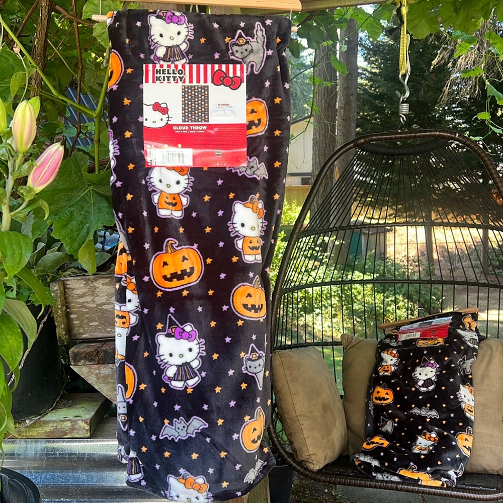 Hello kitty Halloween blanket